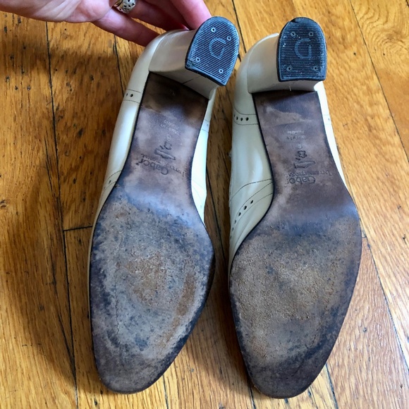 Vintage Mary Jane Pumps - Leather Upper, Leather Sole - Wingtip Detail - Picture 8 of 14